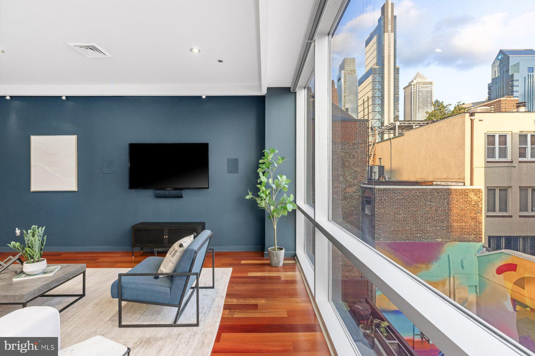 LOGAN SQUARE - Residential