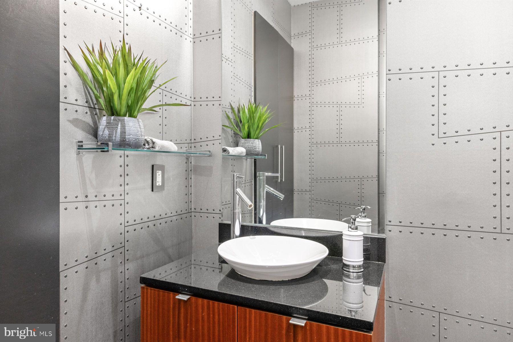 LOGAN SQUARE - Residential