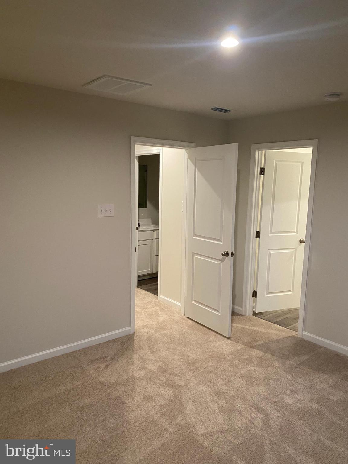 SANATOGA CROSSING - Residential Lease