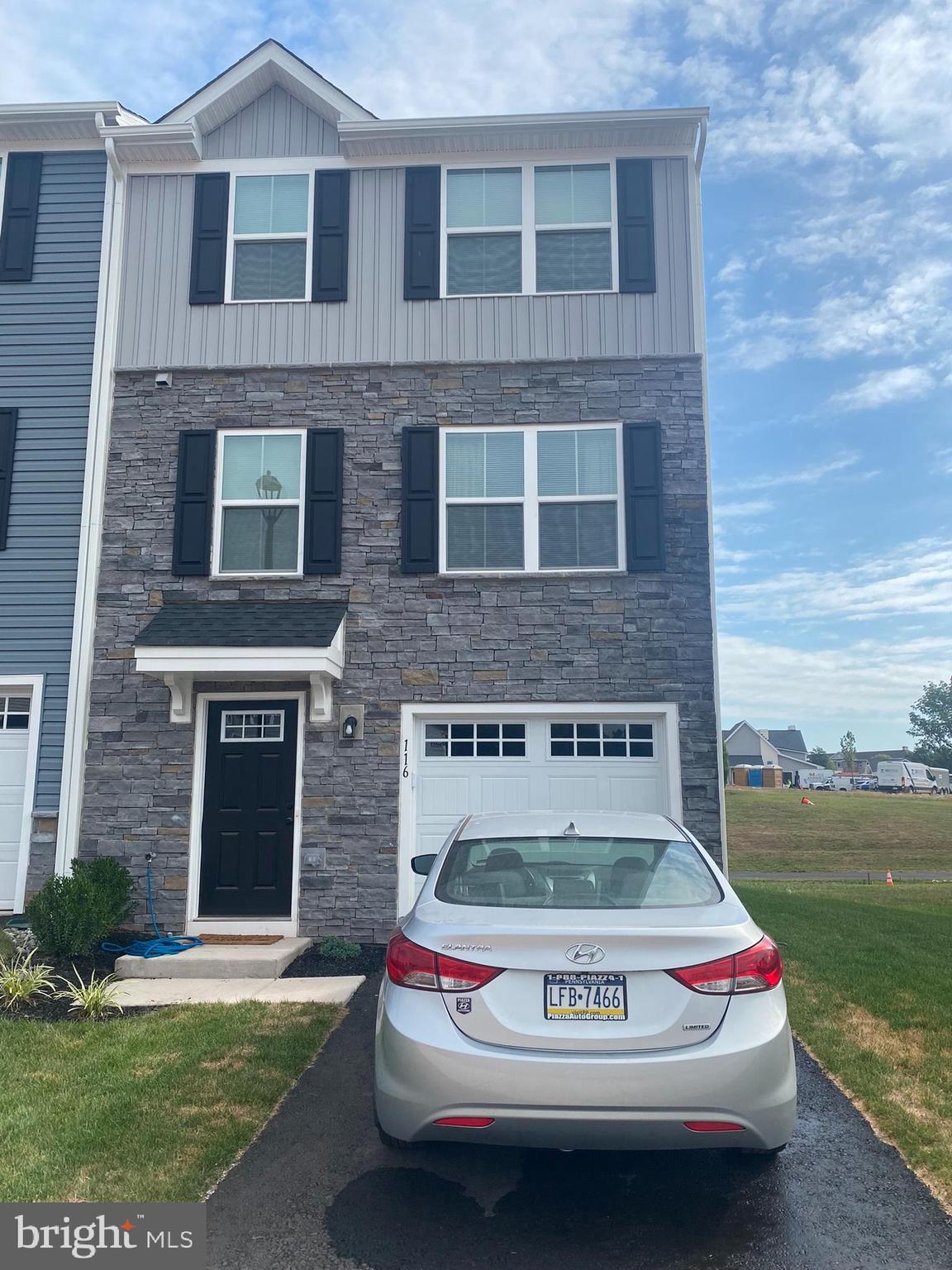 SANATOGA CROSSING - Residential Lease