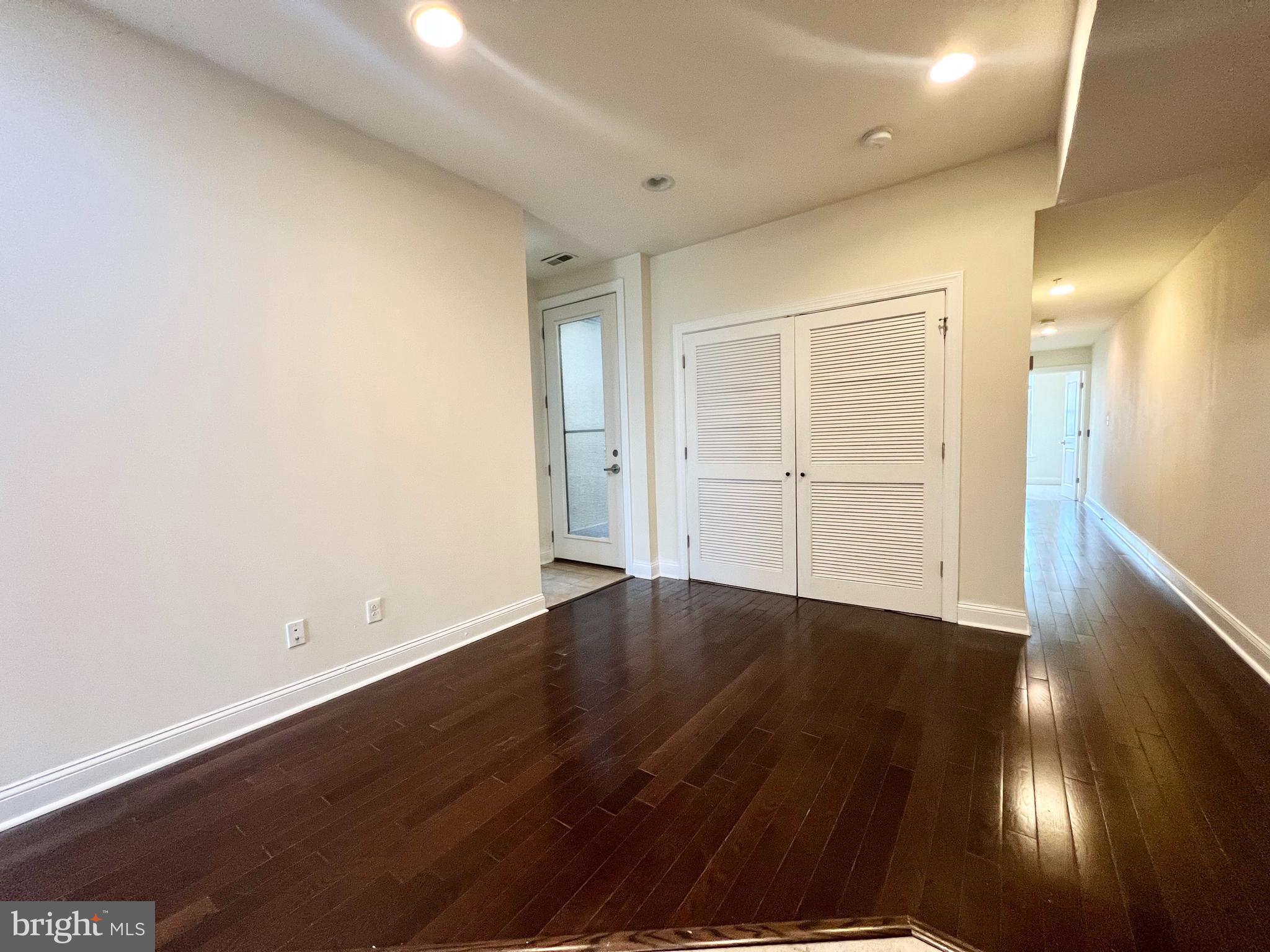 Reside at 1818 N 16th St, situated near the Aramark Student Training and Recreating Center and field. This spacious apartment features 3 bedrooms and 2 bathrooms, offering comfortable living. Enjoy ceiling fans, plenty of windows for natural light, carpeted bedrooms, and stainless steel appliances in the kitchen, including a dishwasher, refrigerator, and microwave. Additionally, the apartment boasts updated hardwood floors and convenient in-unit laundry facilities.
**Pictures of a similar unit