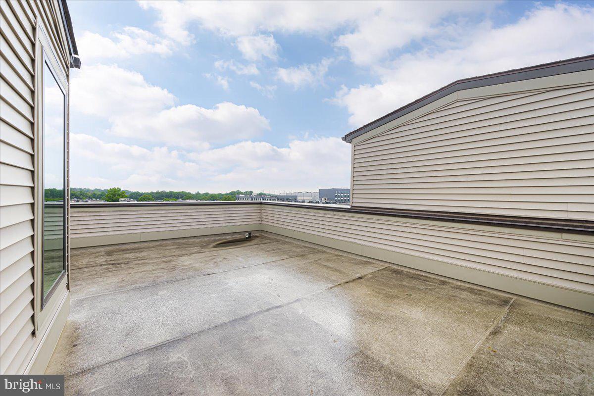 WESTSIDE AT SHADY GROVE METRO - Residential