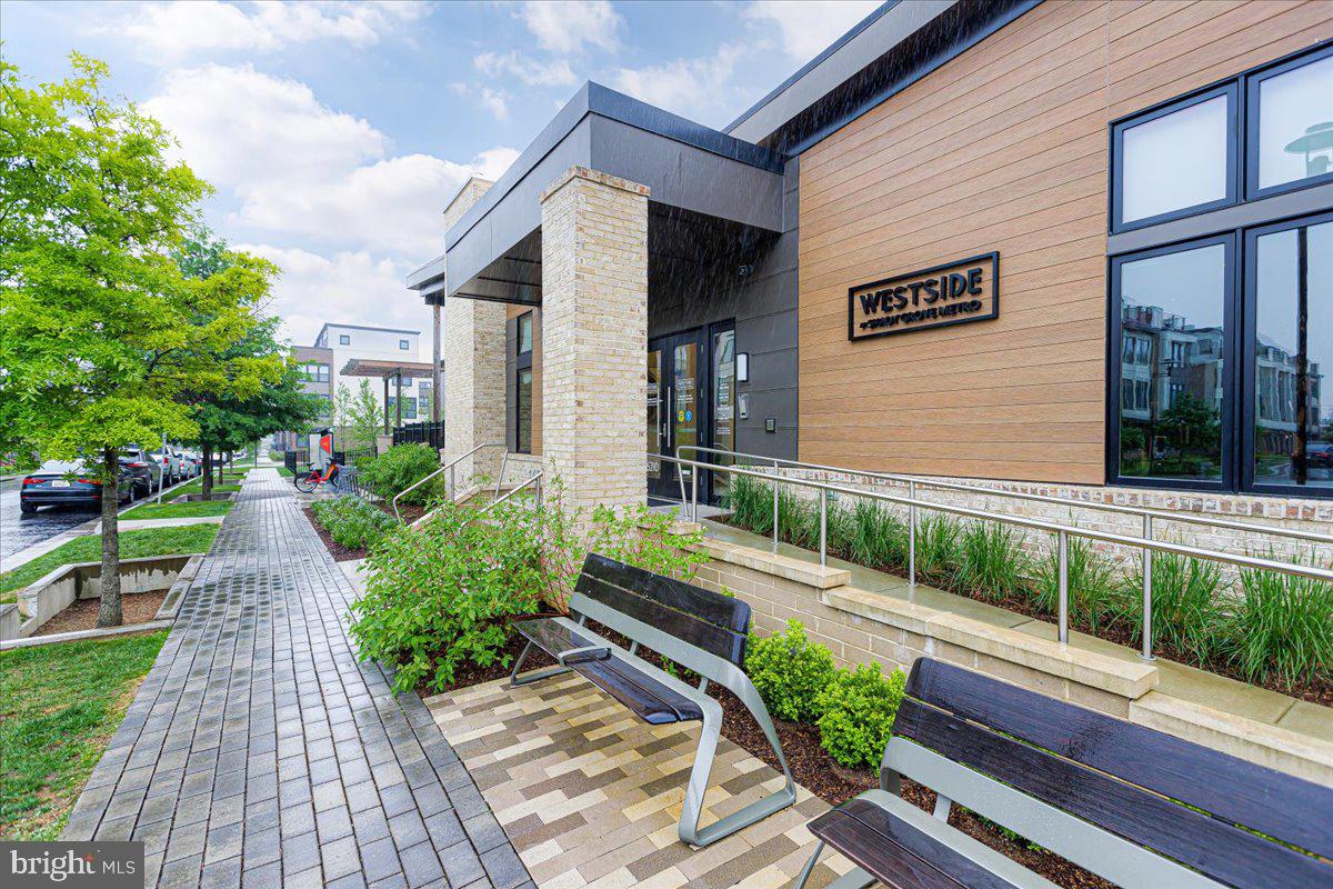 WESTSIDE AT SHADY GROVE METRO - Residential