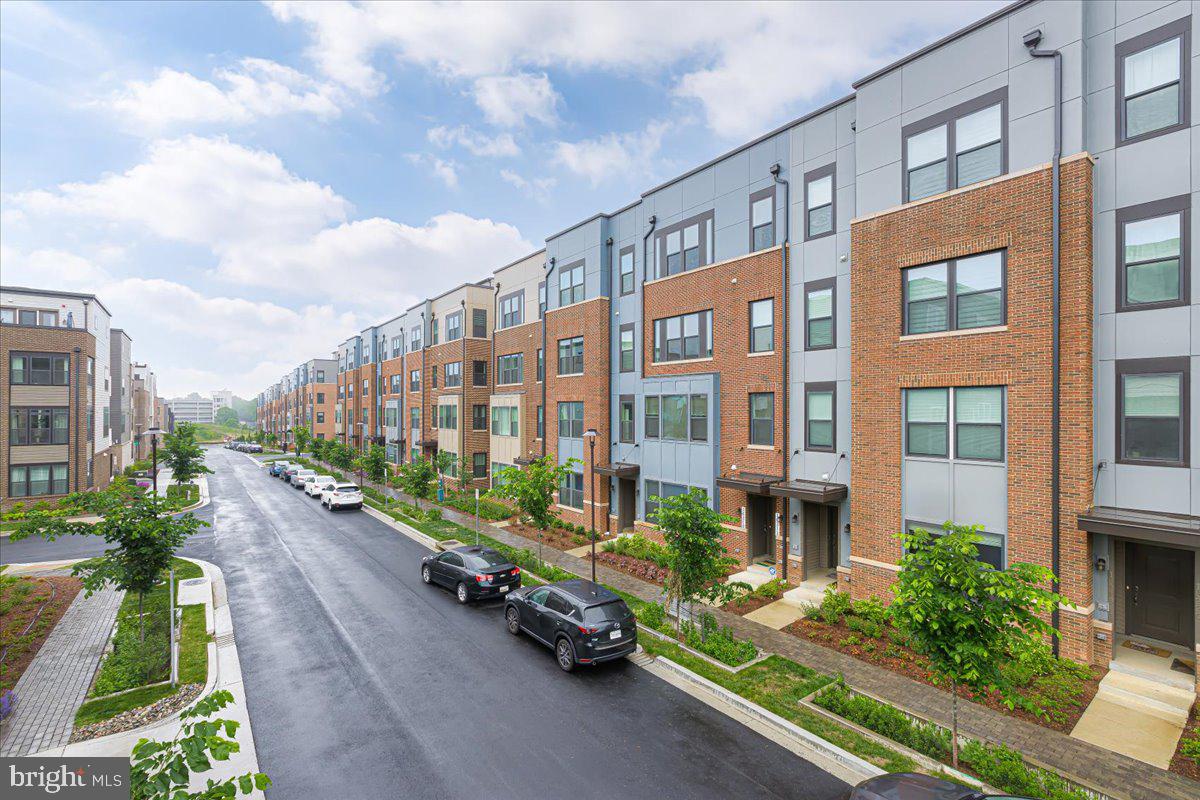 WESTSIDE AT SHADY GROVE METRO - Residential