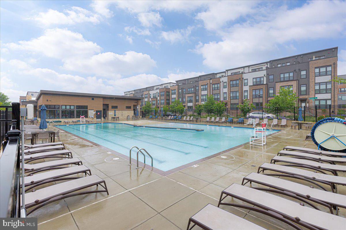 WESTSIDE AT SHADY GROVE METRO - Residential