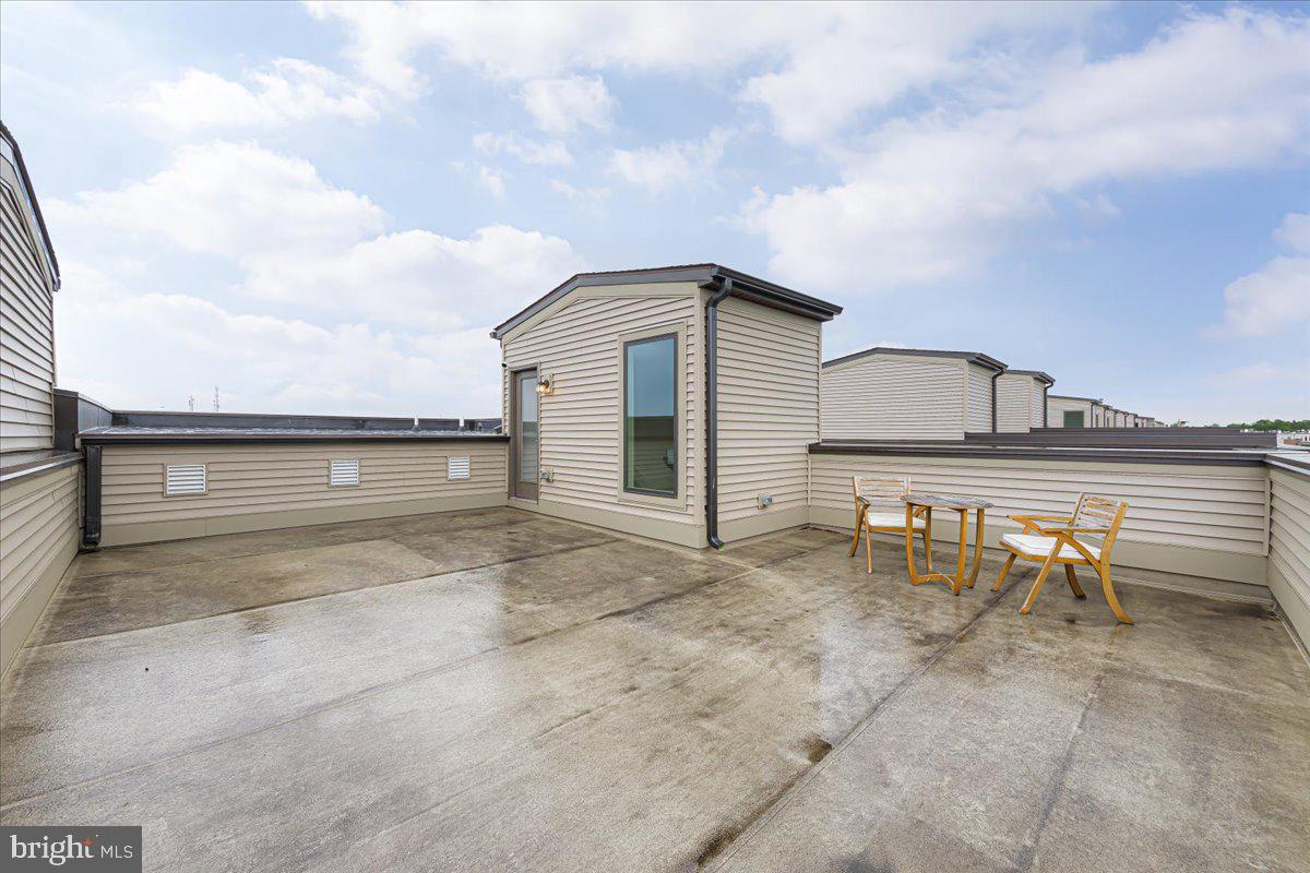 WESTSIDE AT SHADY GROVE METRO - Residential