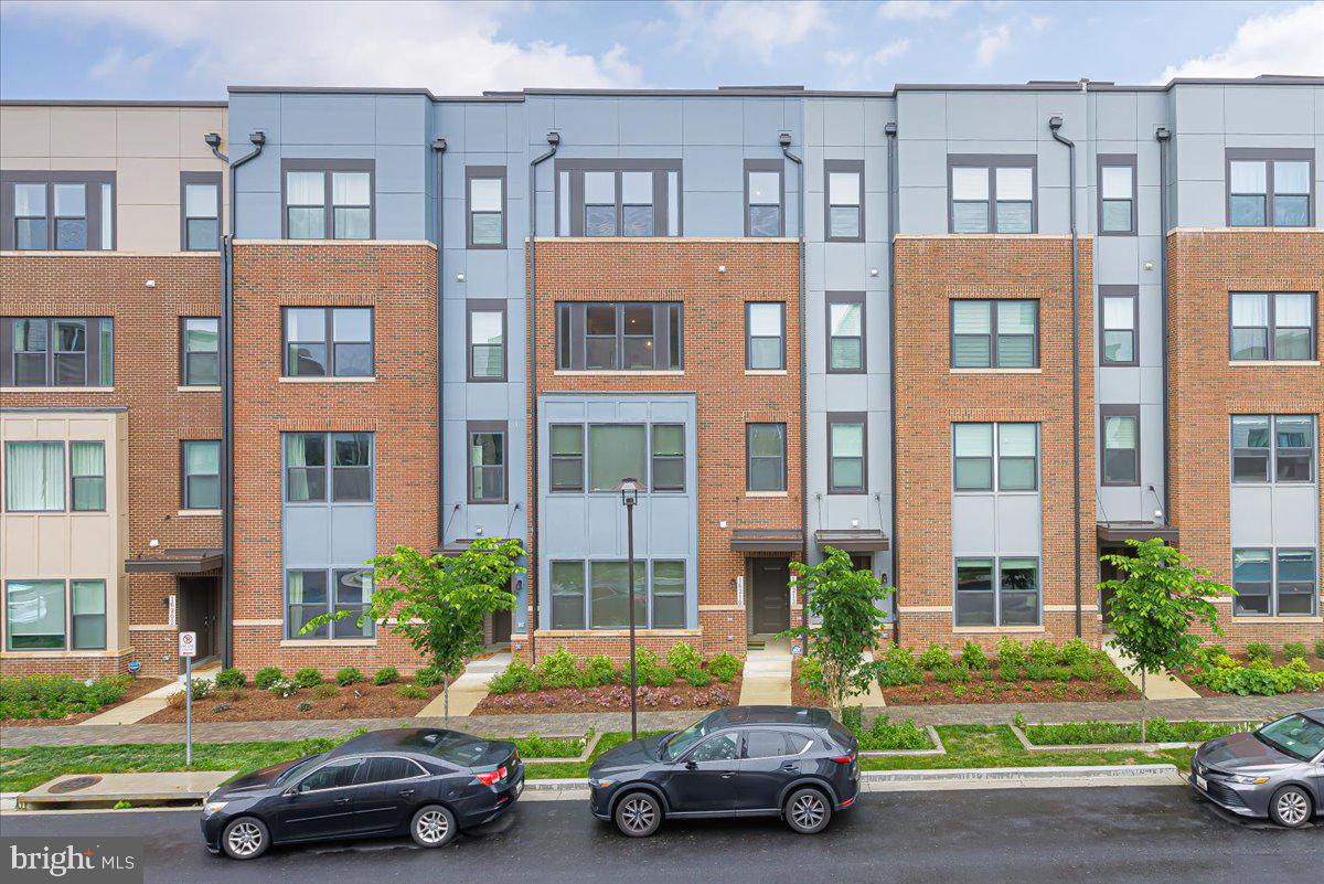 WESTSIDE AT SHADY GROVE METRO - Residential
