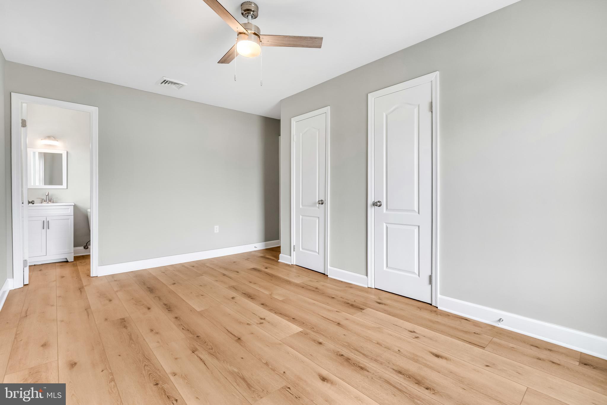 ROYAL VILLAGE - Residential