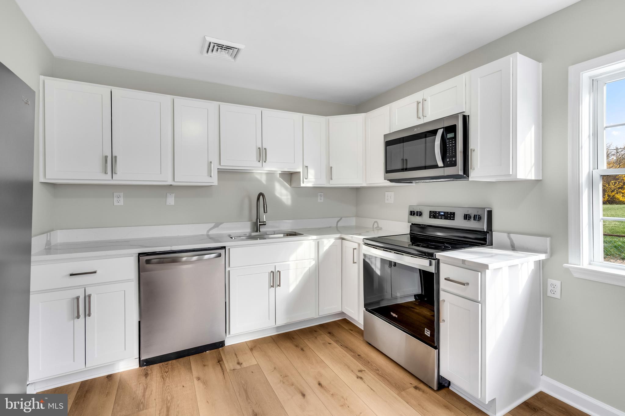 ROYAL VILLAGE - Residential