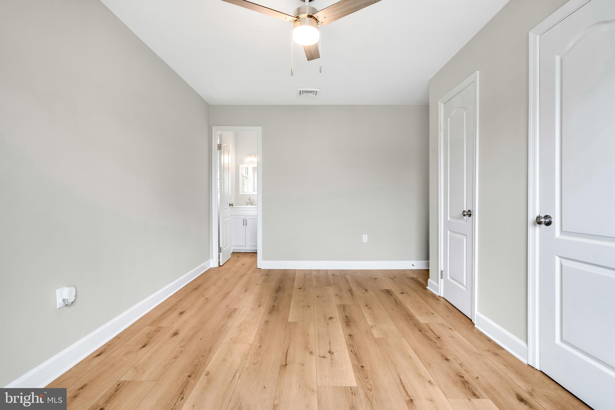 ROYAL VILLAGE - Residential