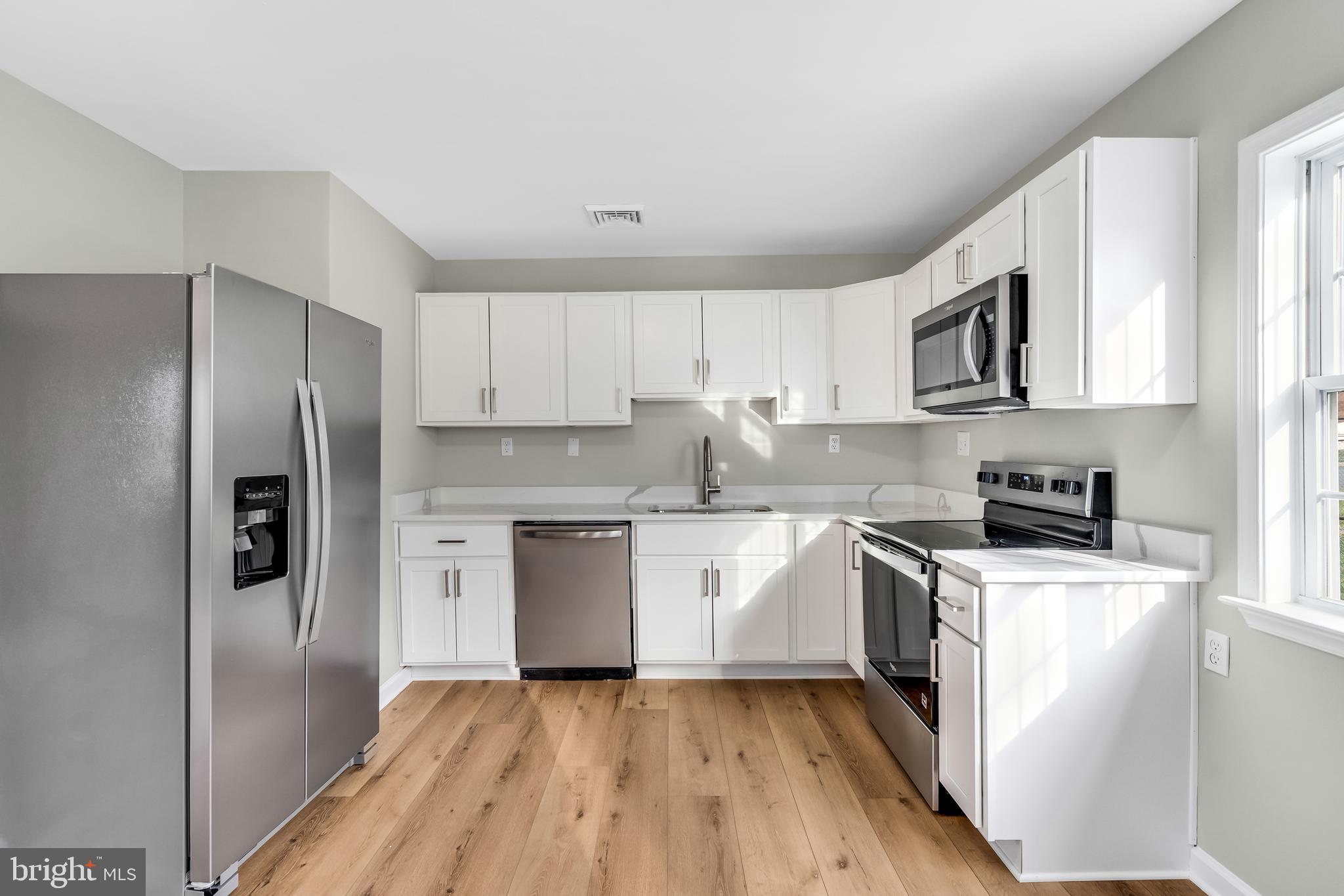 ROYAL VILLAGE - Residential