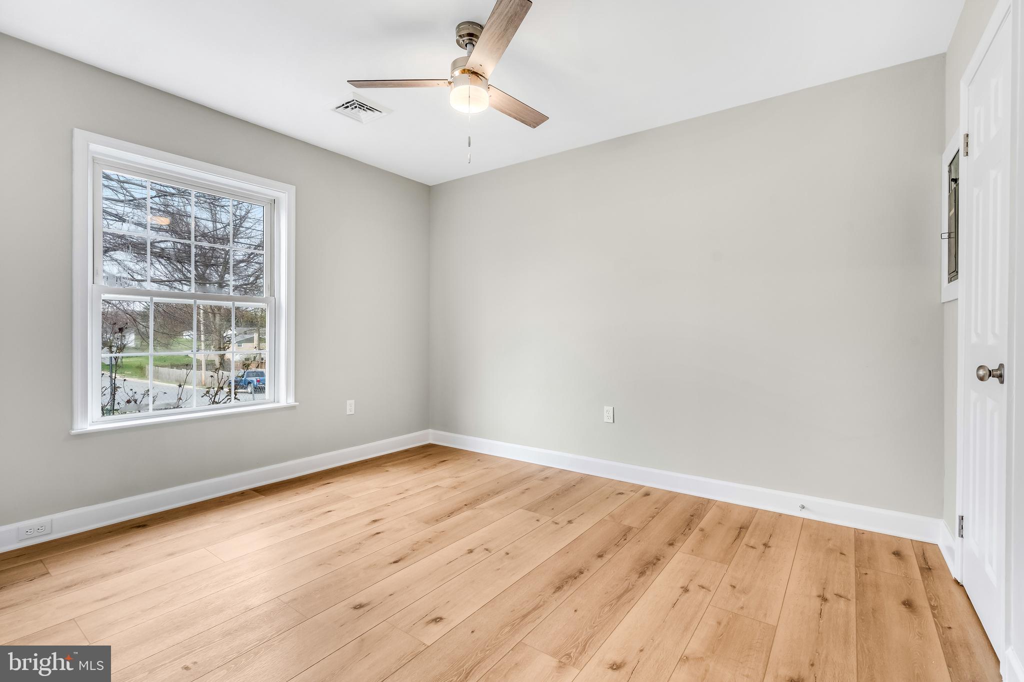 ROYAL VILLAGE - Residential