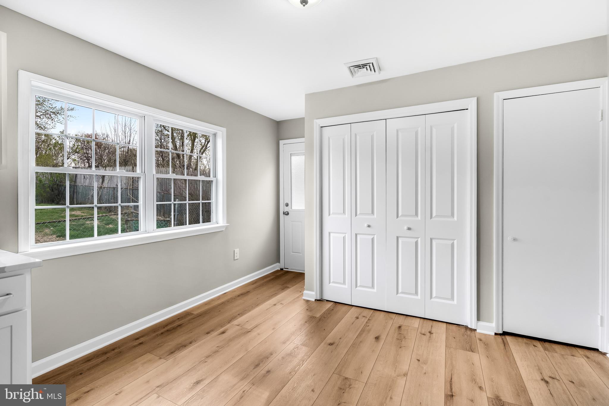 ROYAL VILLAGE - Residential