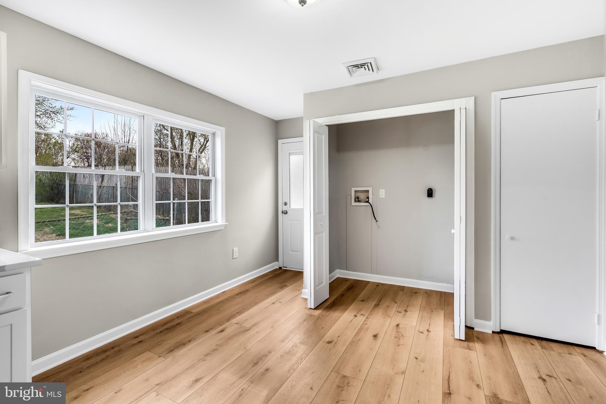 ROYAL VILLAGE - Residential