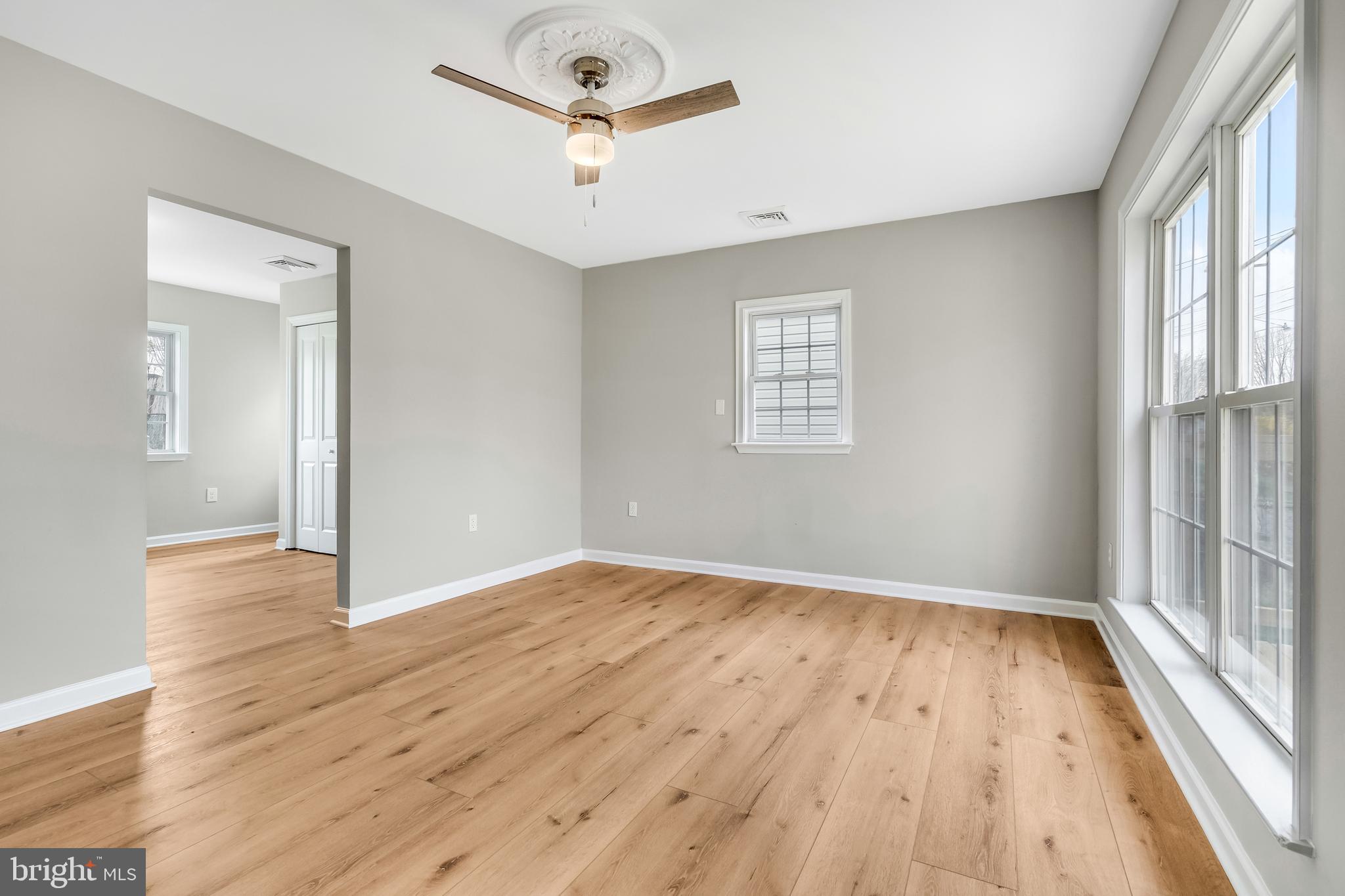 ROYAL VILLAGE - Residential