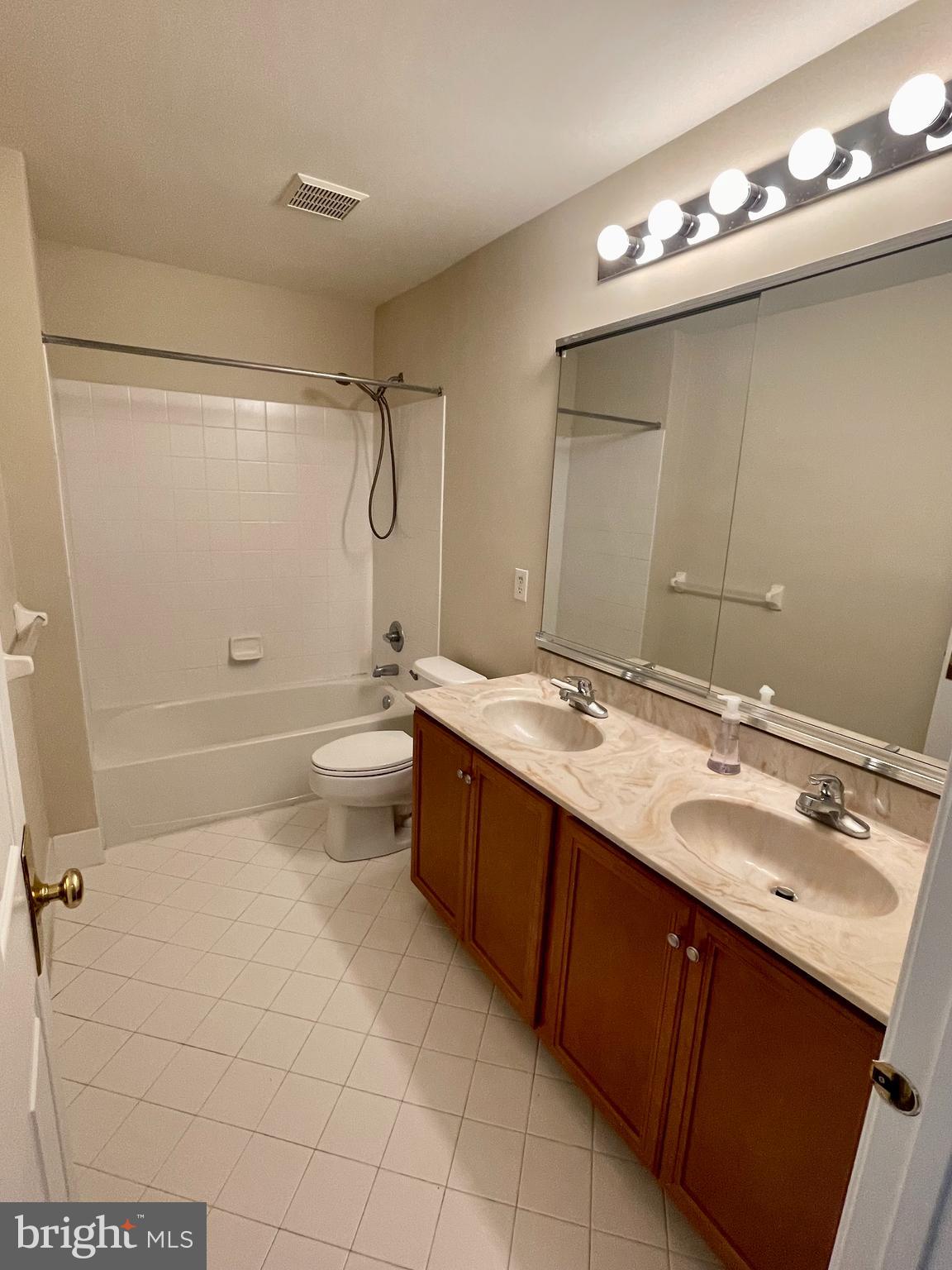 NEW BRITAIN WALK - Residential Lease