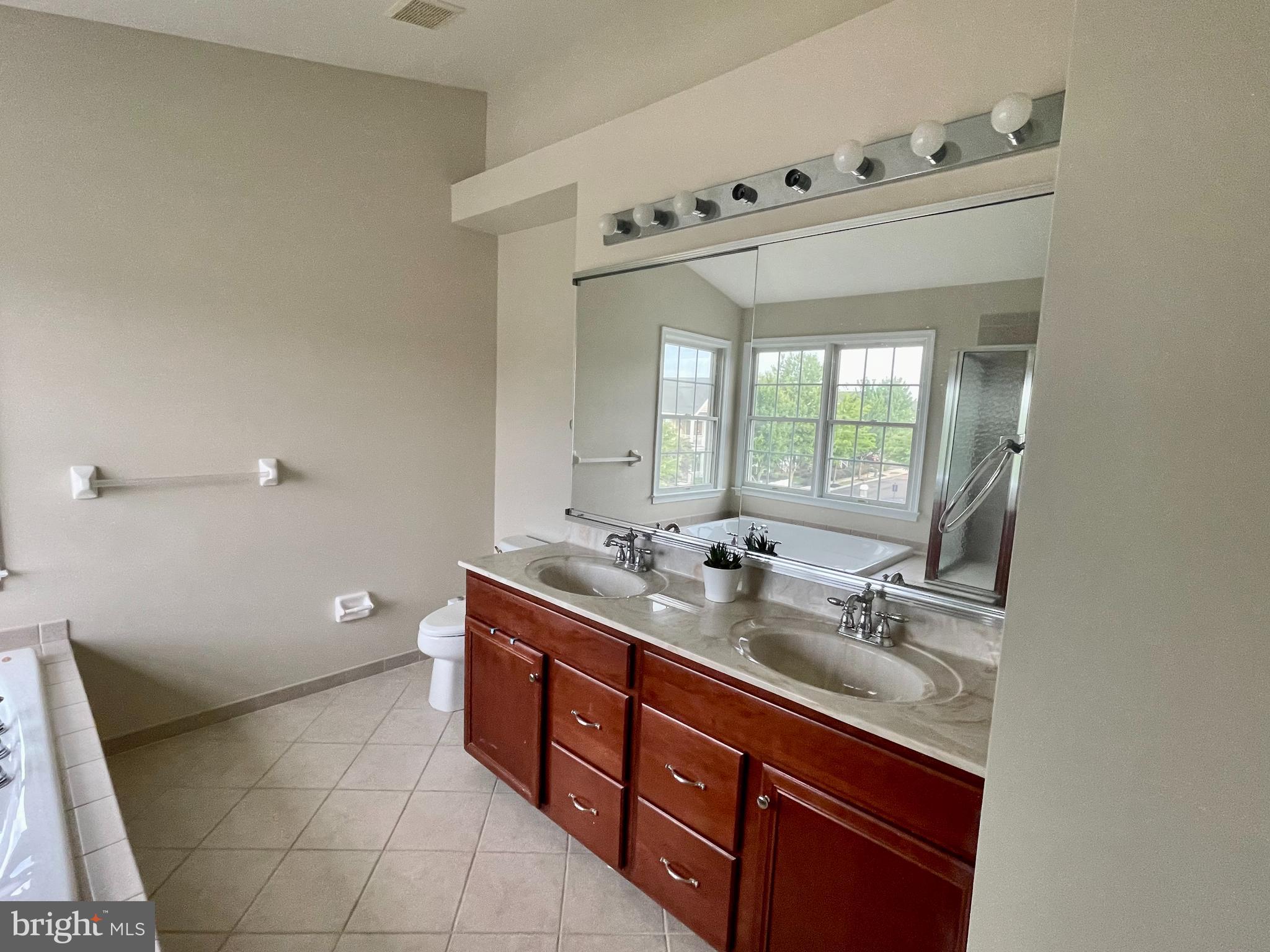 NEW BRITAIN WALK - Residential Lease