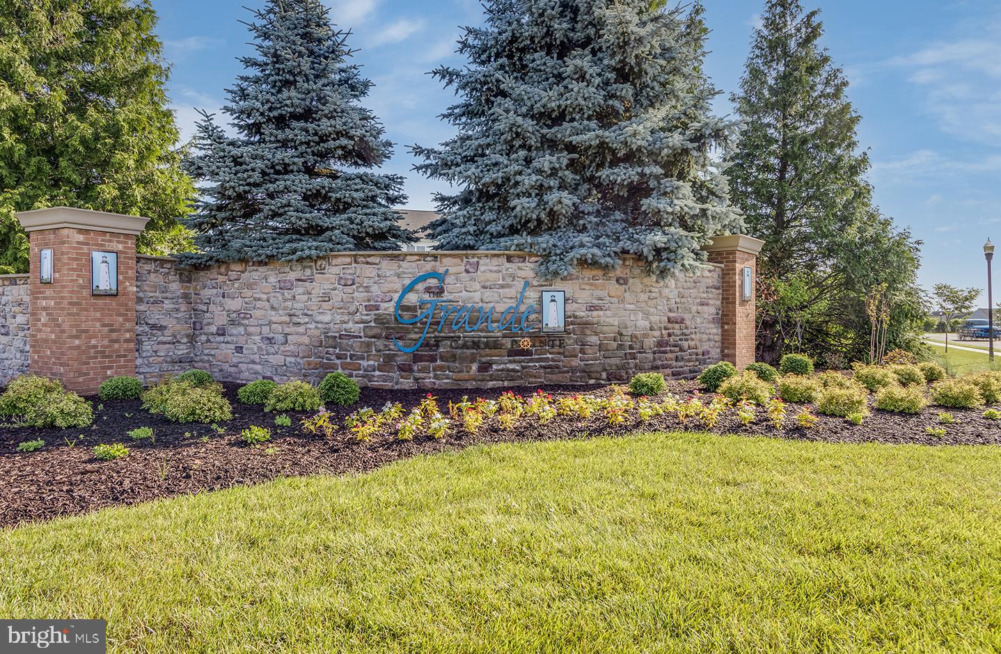 GRANDE AT CANAL POINTE - Residential