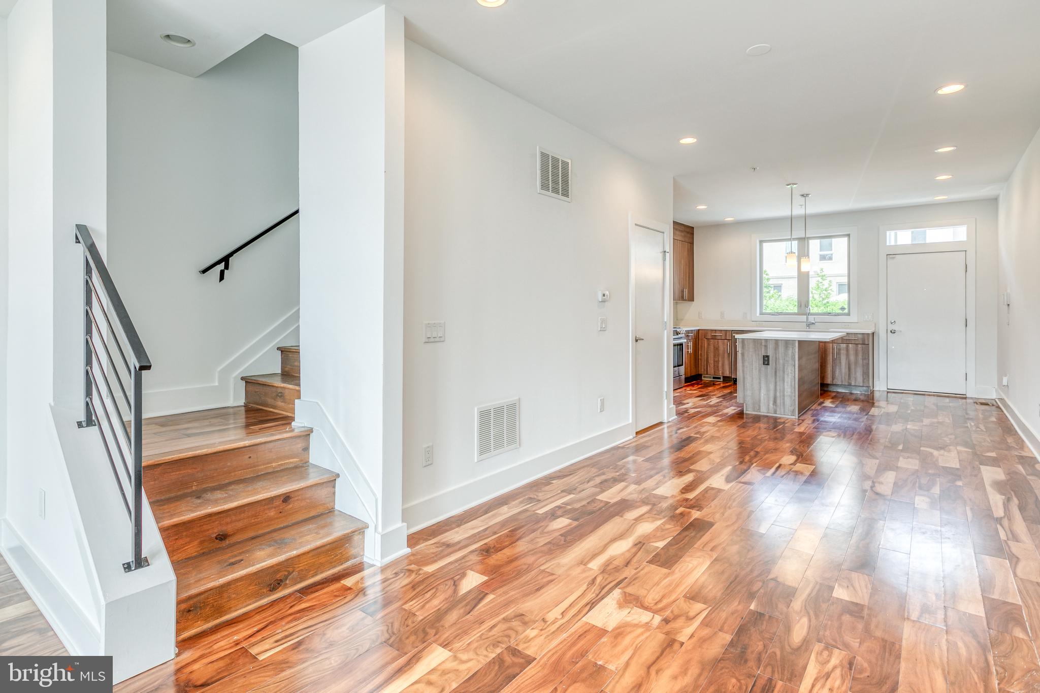 740 S COLUMBUS BOULEVARD 35