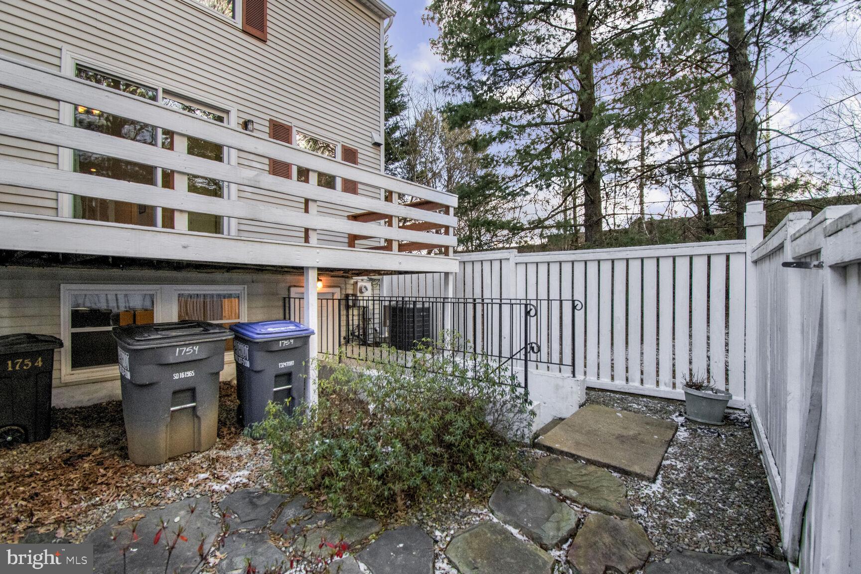 RESTON - Residential Lease