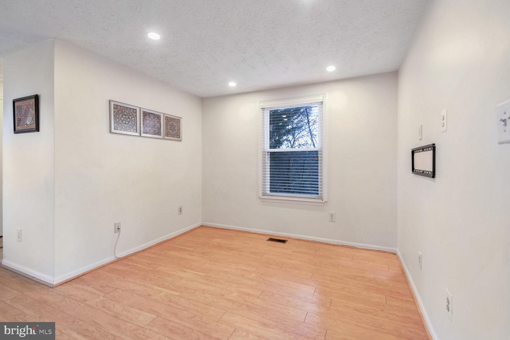 RESTON - Residential Lease