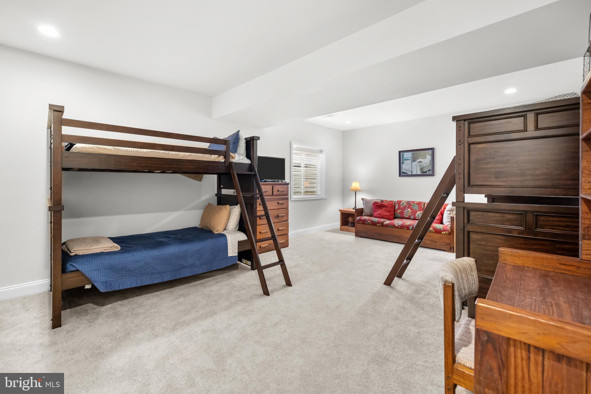 REGENCY AT CREEKSIDE - Residential