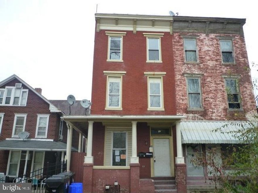 Fully rented 3 unit in the City of Harrisburg. All 1 bedroom apartments rented at $525, $550 and $495 per month. Convenient location close to all city amenities, hospitals, schools, museums, parks, churches, shopping, restaurants, bus route, train station and major highways. See associated documents for financials.