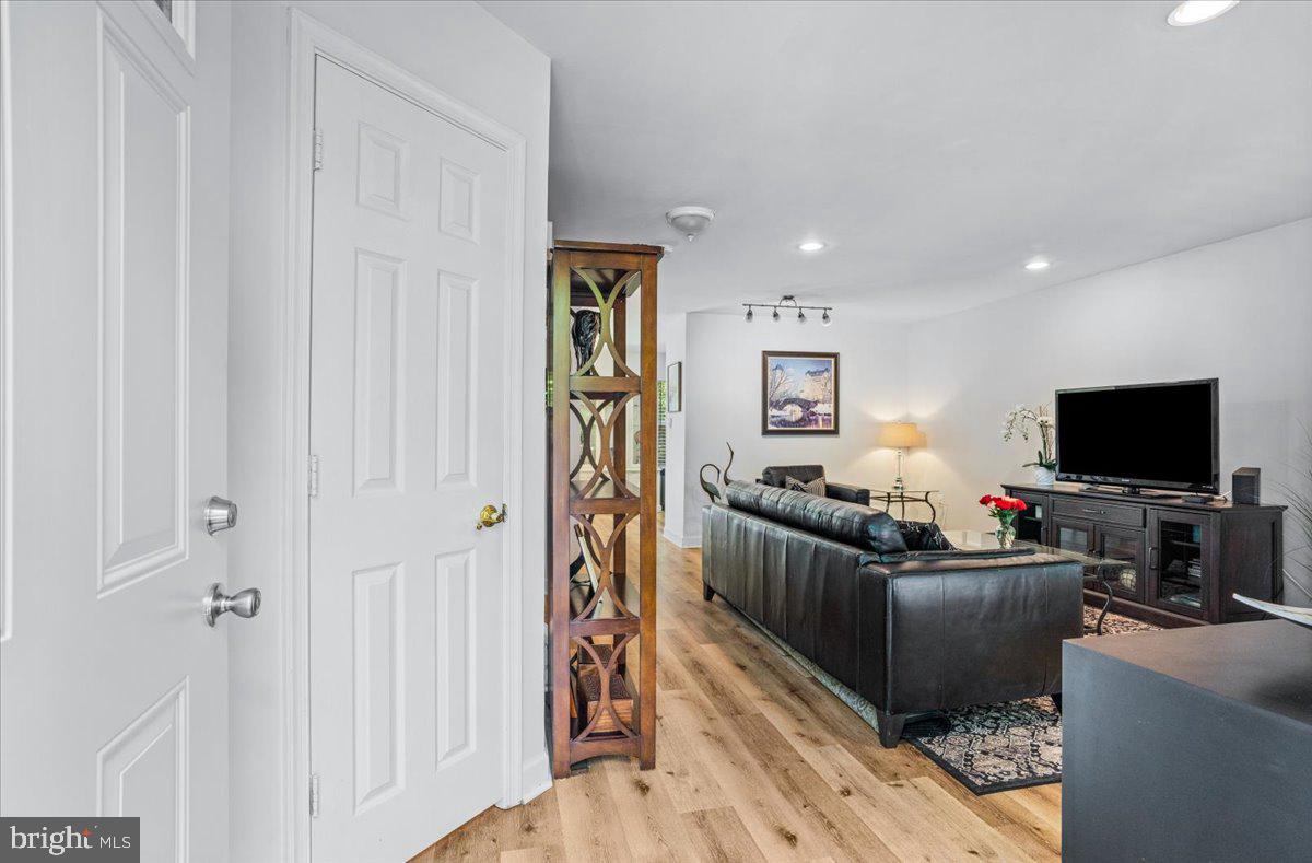 9245 RIDGEFIELD CIRCLE