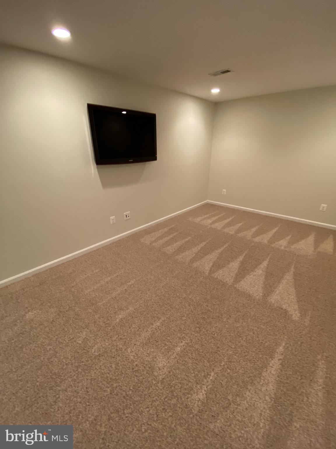 NEW TOWN MEADOWS - Residential