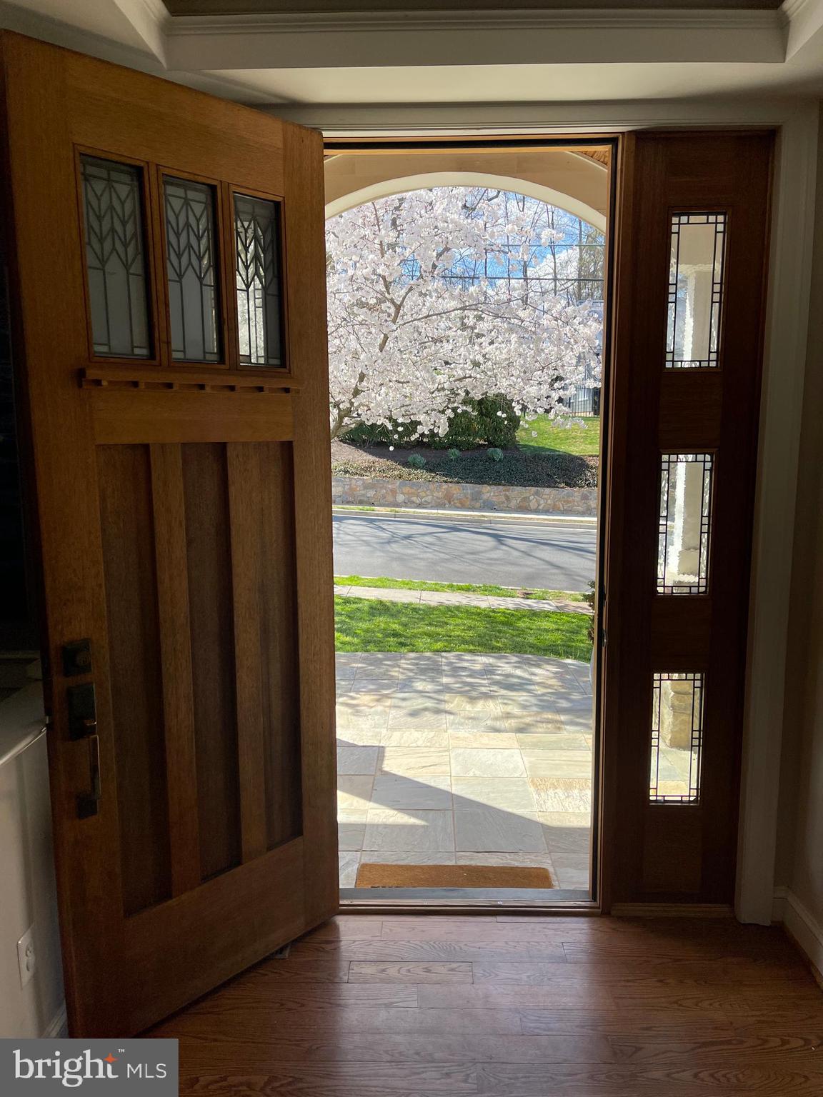 COUNTRY CLUB MANOR - Residential