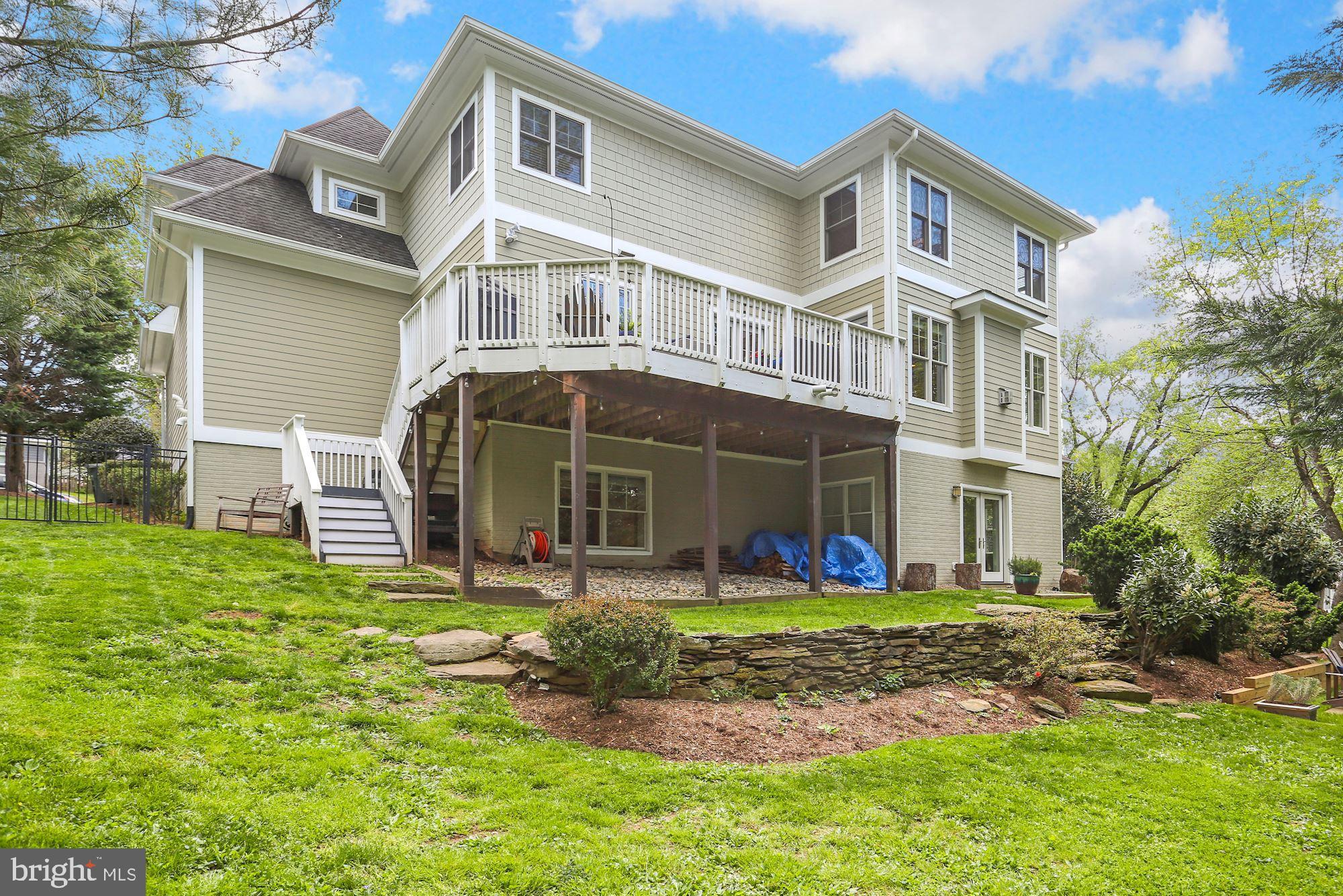 COUNTRY CLUB MANOR - Residential