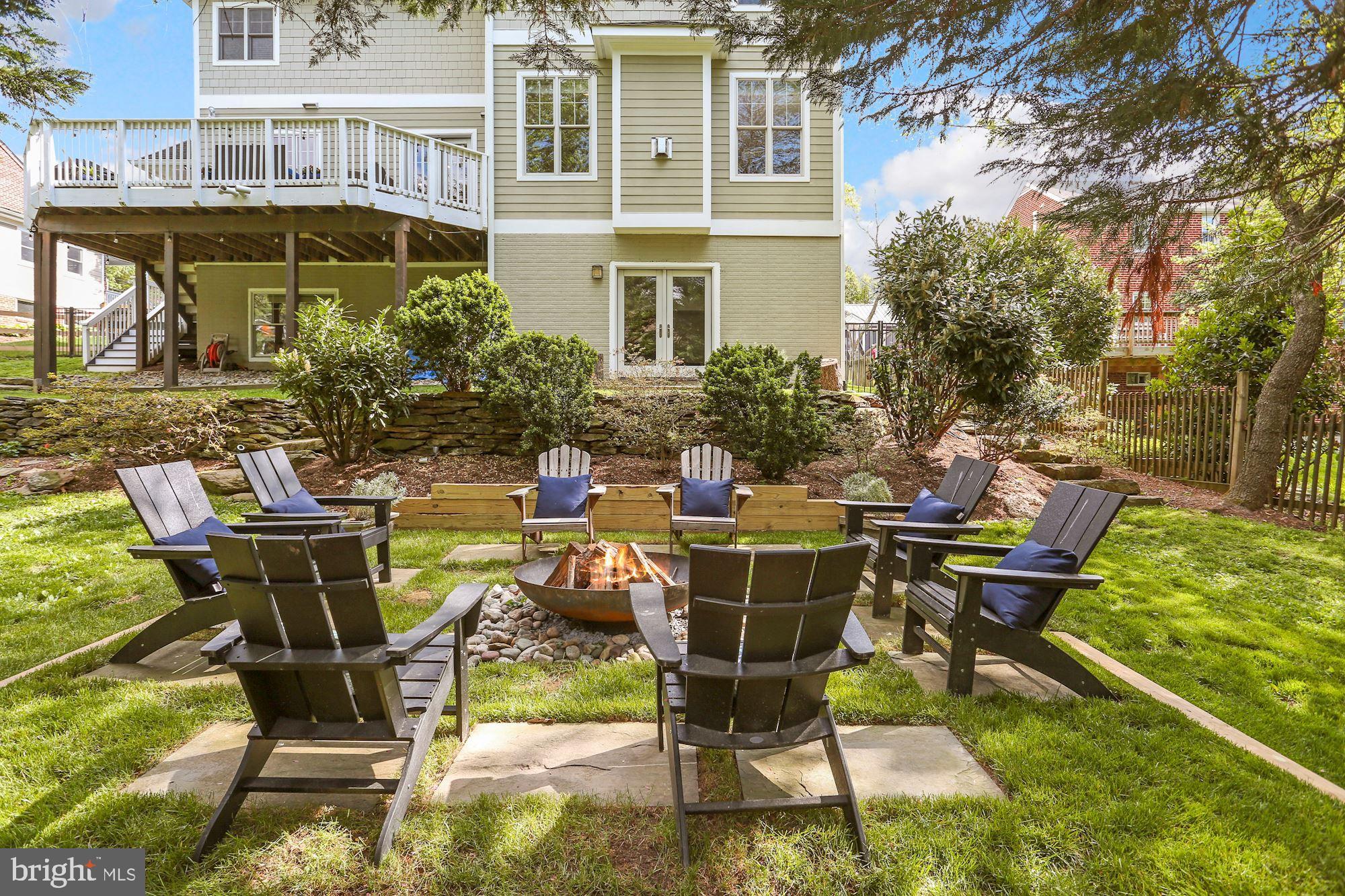 COUNTRY CLUB MANOR - Residential