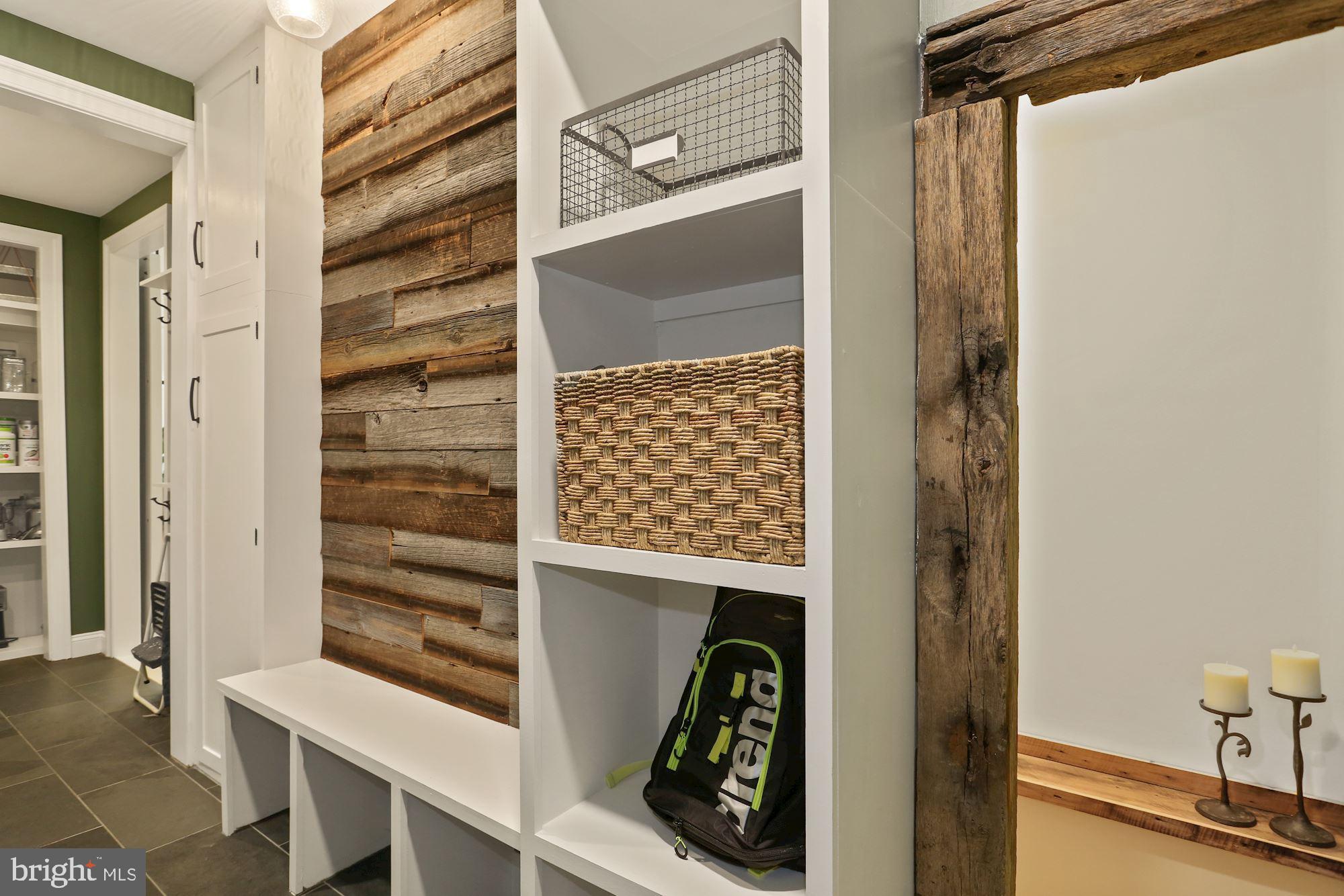 COUNTRY CLUB MANOR - Residential