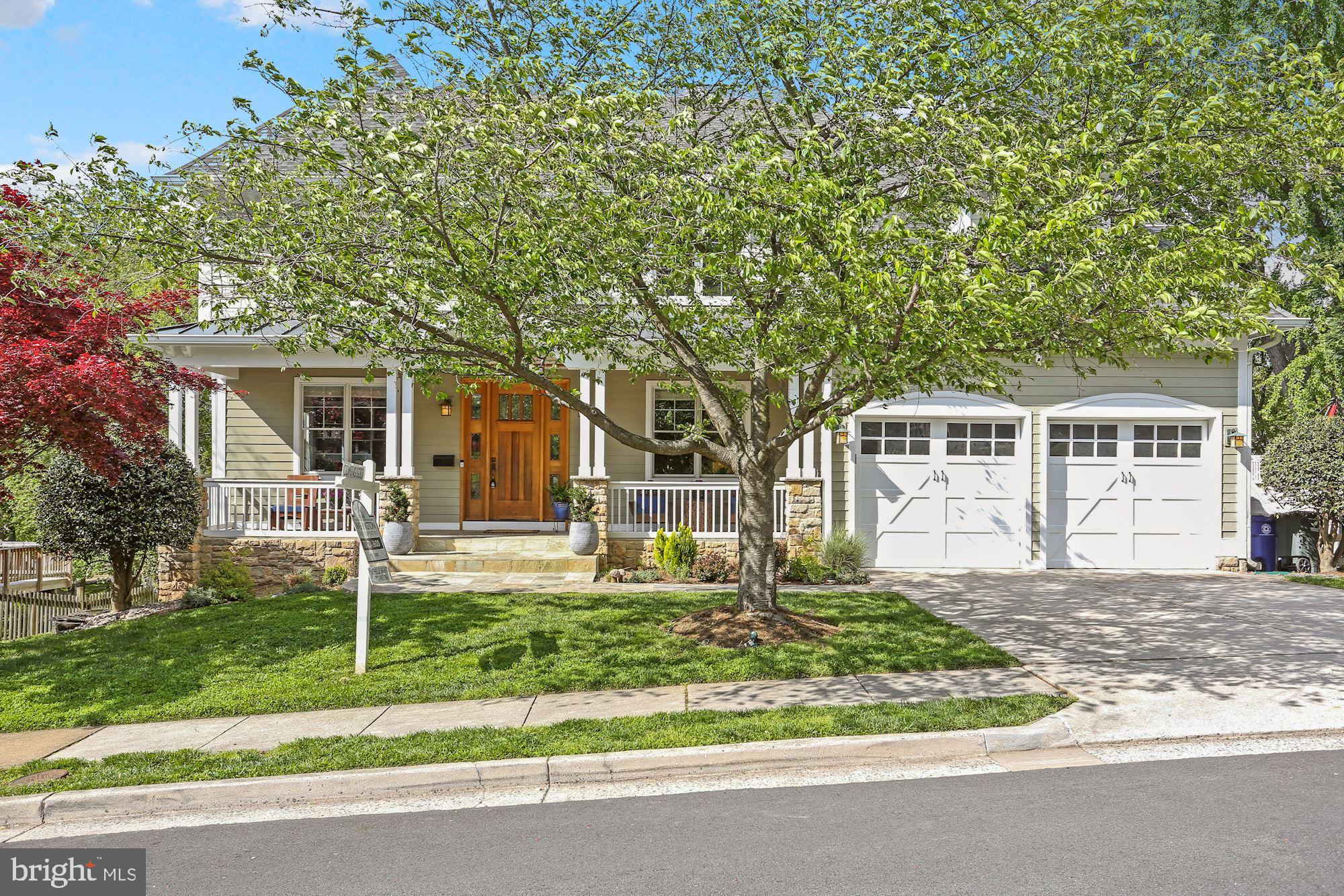 COUNTRY CLUB MANOR - Residential