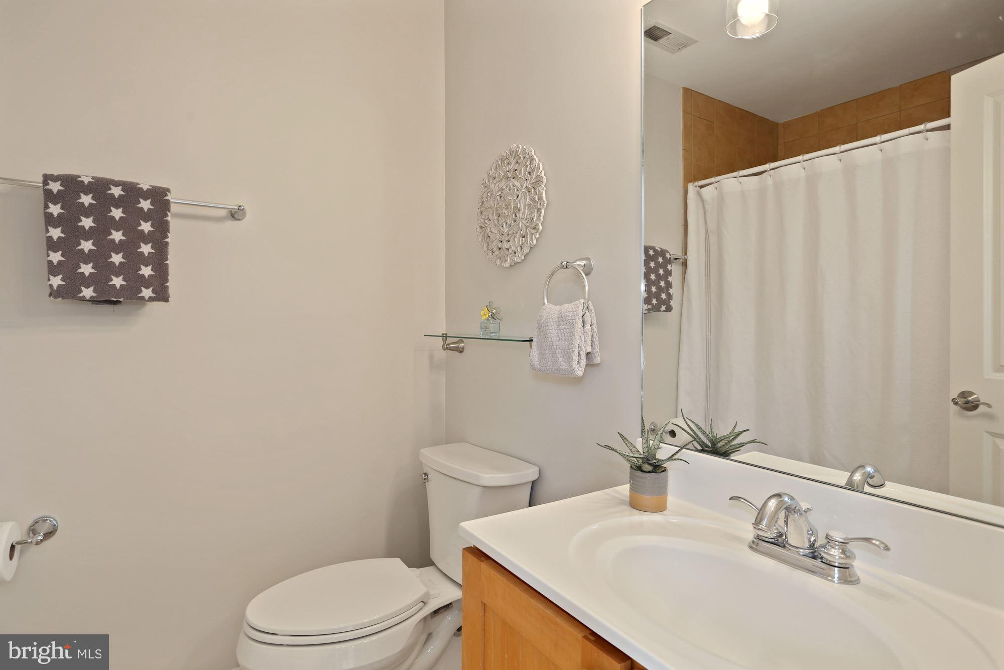 COUNTRY CLUB MANOR - Residential