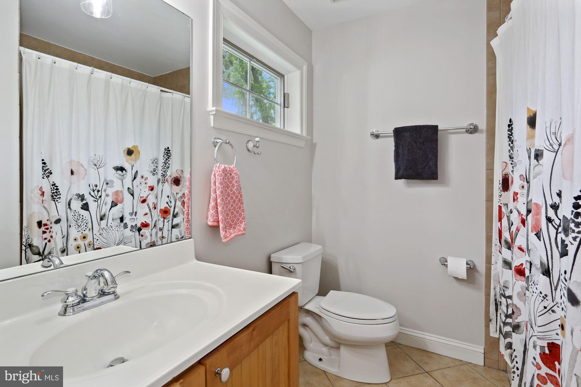 COUNTRY CLUB MANOR - Residential