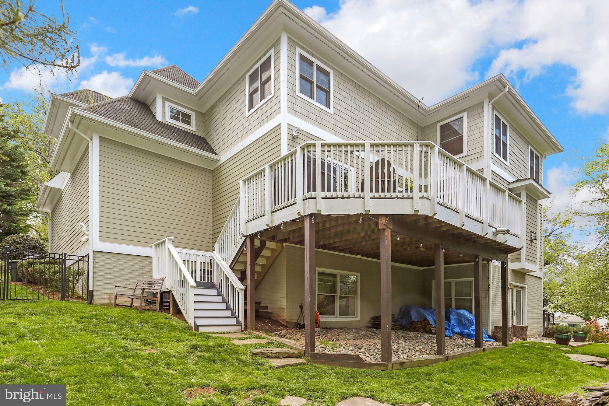 COUNTRY CLUB MANOR - Residential