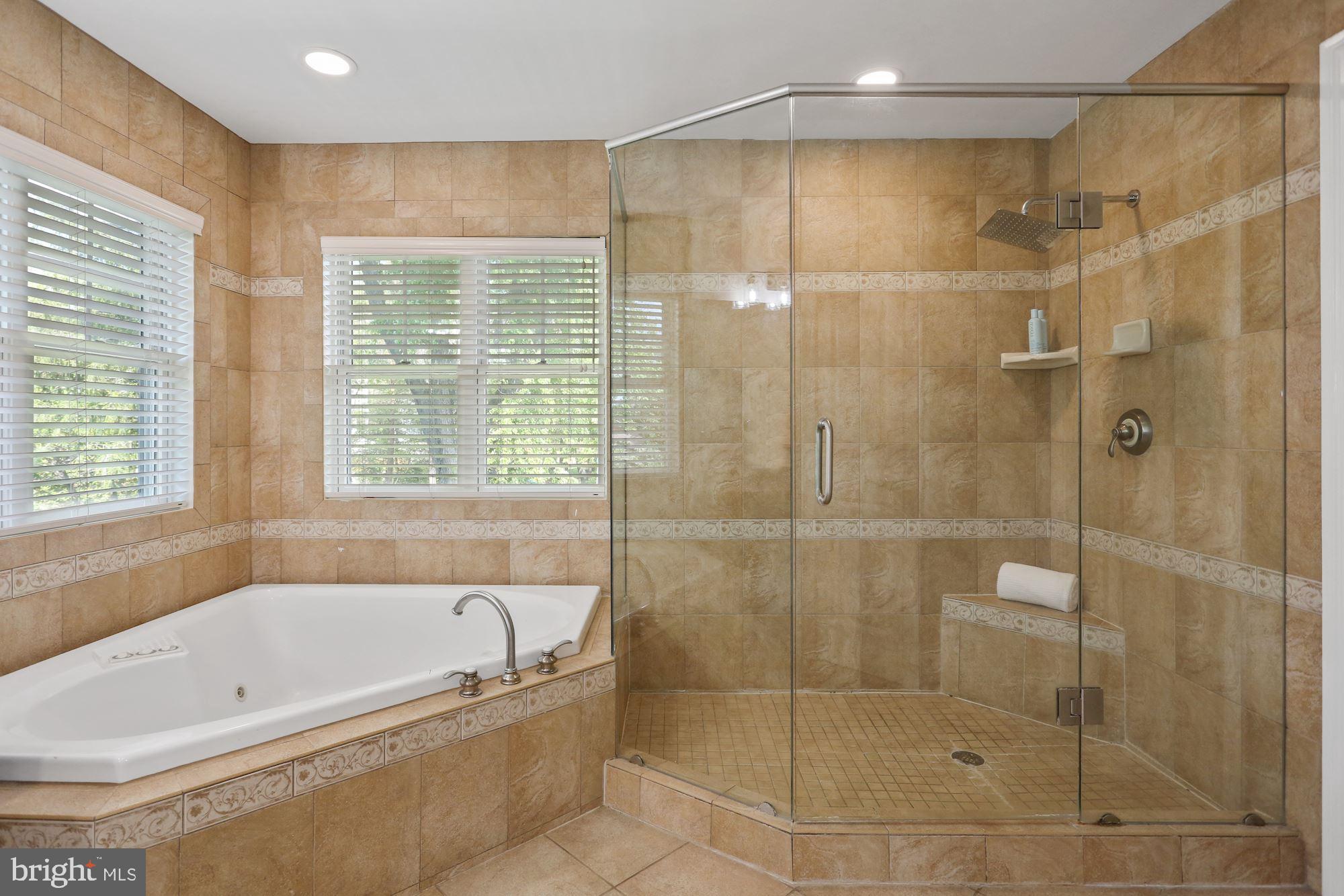 COUNTRY CLUB MANOR - Residential