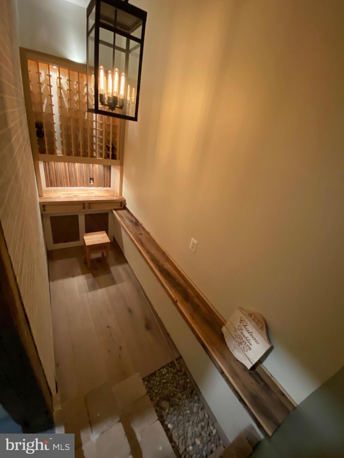 COUNTRY CLUB MANOR - Residential