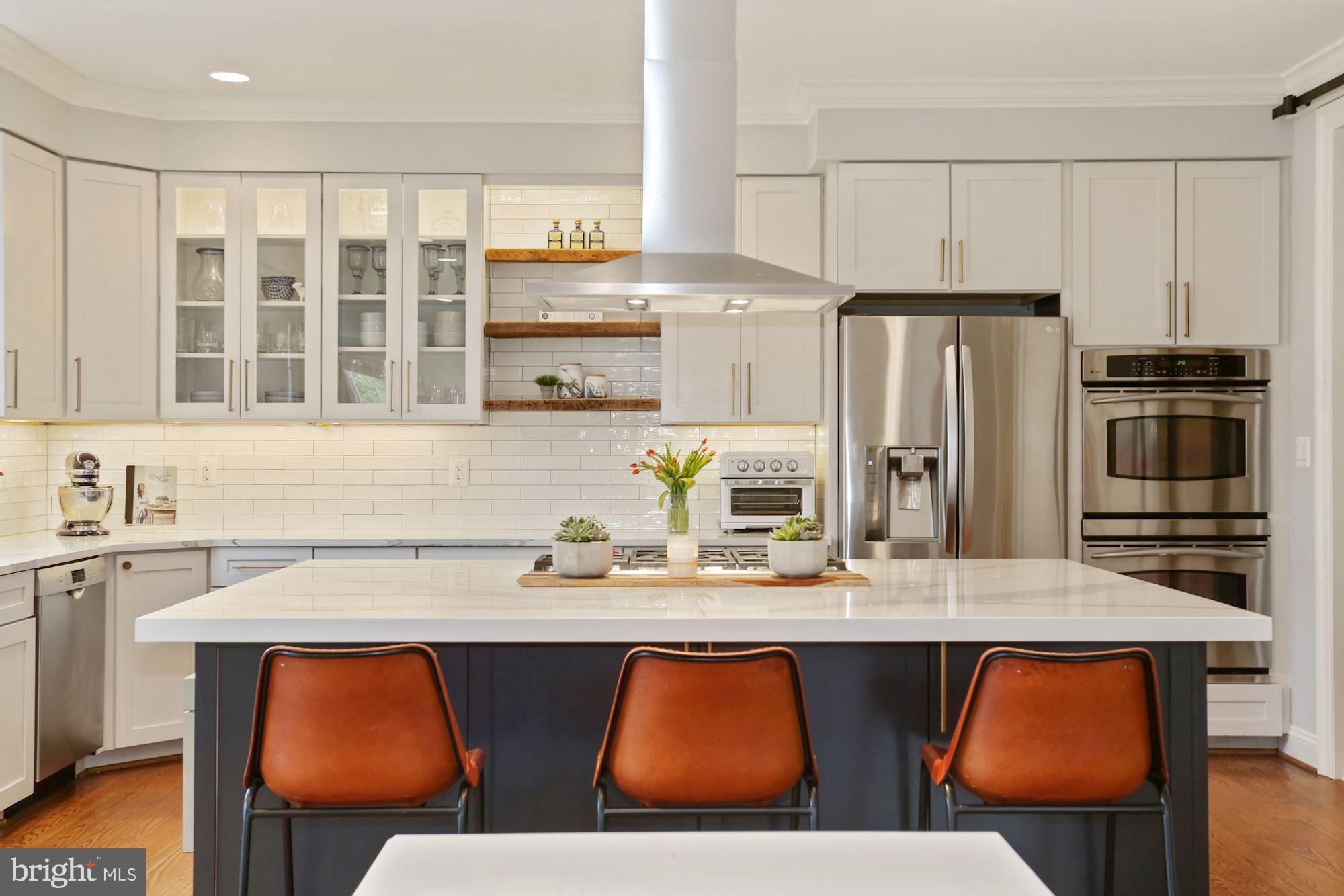 COUNTRY CLUB MANOR - Residential