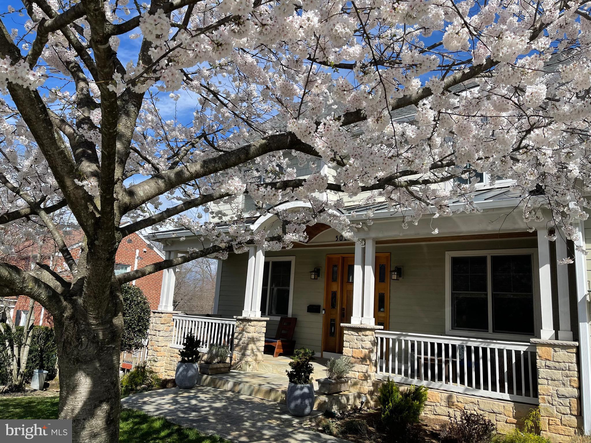 COUNTRY CLUB MANOR - Residential