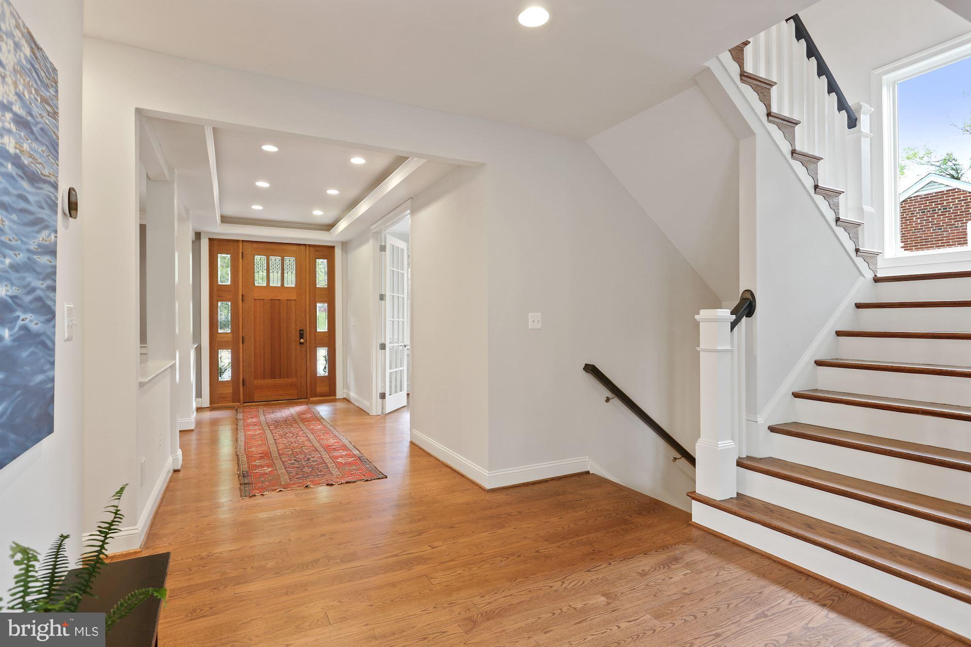 COUNTRY CLUB MANOR - Residential