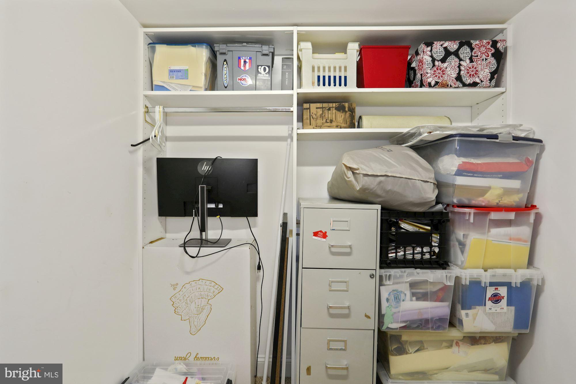 COUNTRY CLUB MANOR - Residential