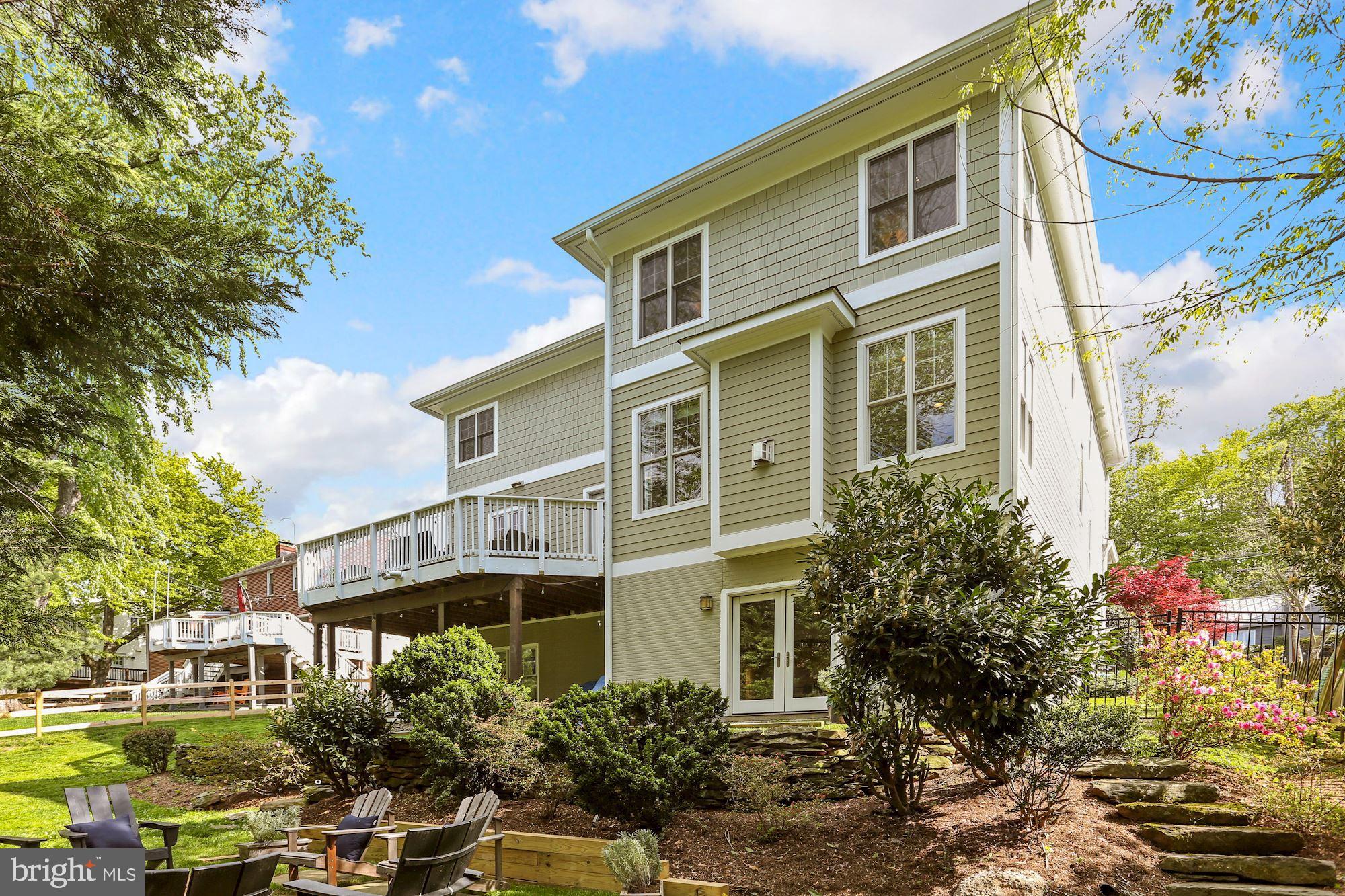 COUNTRY CLUB MANOR - Residential