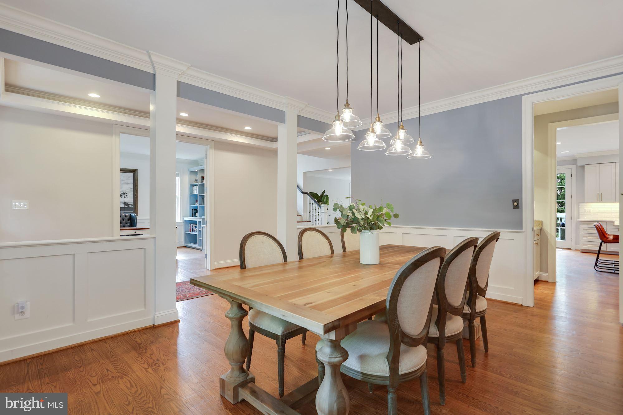 COUNTRY CLUB MANOR - Residential