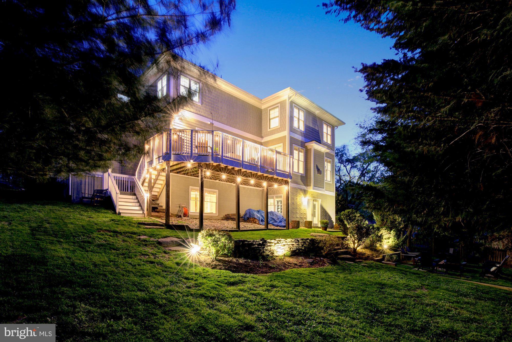 COUNTRY CLUB MANOR - Residential