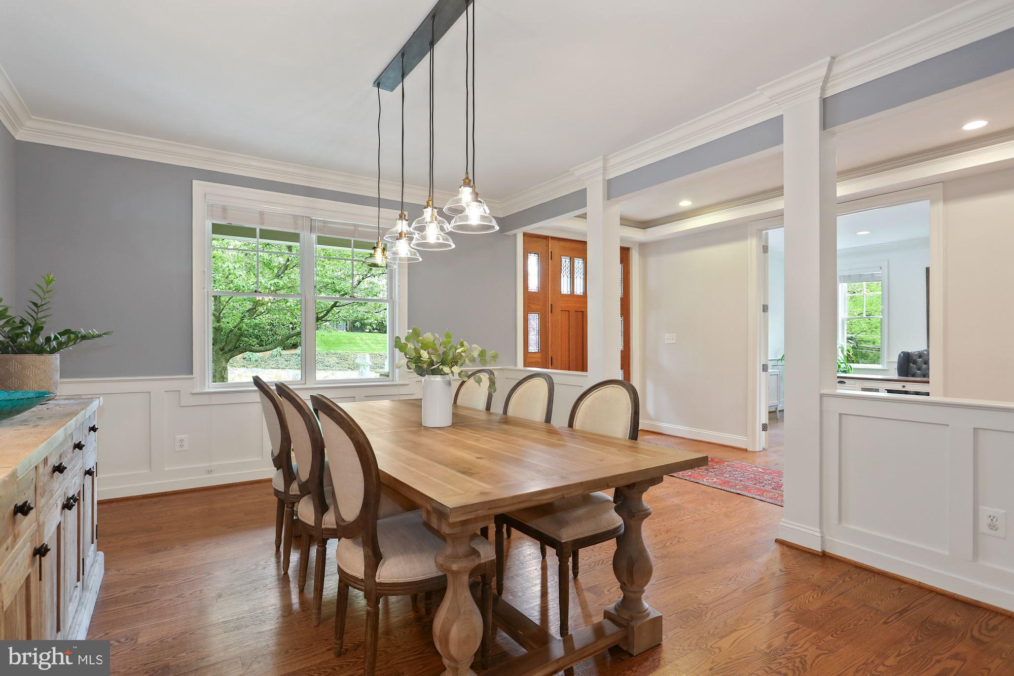 COUNTRY CLUB MANOR - Residential