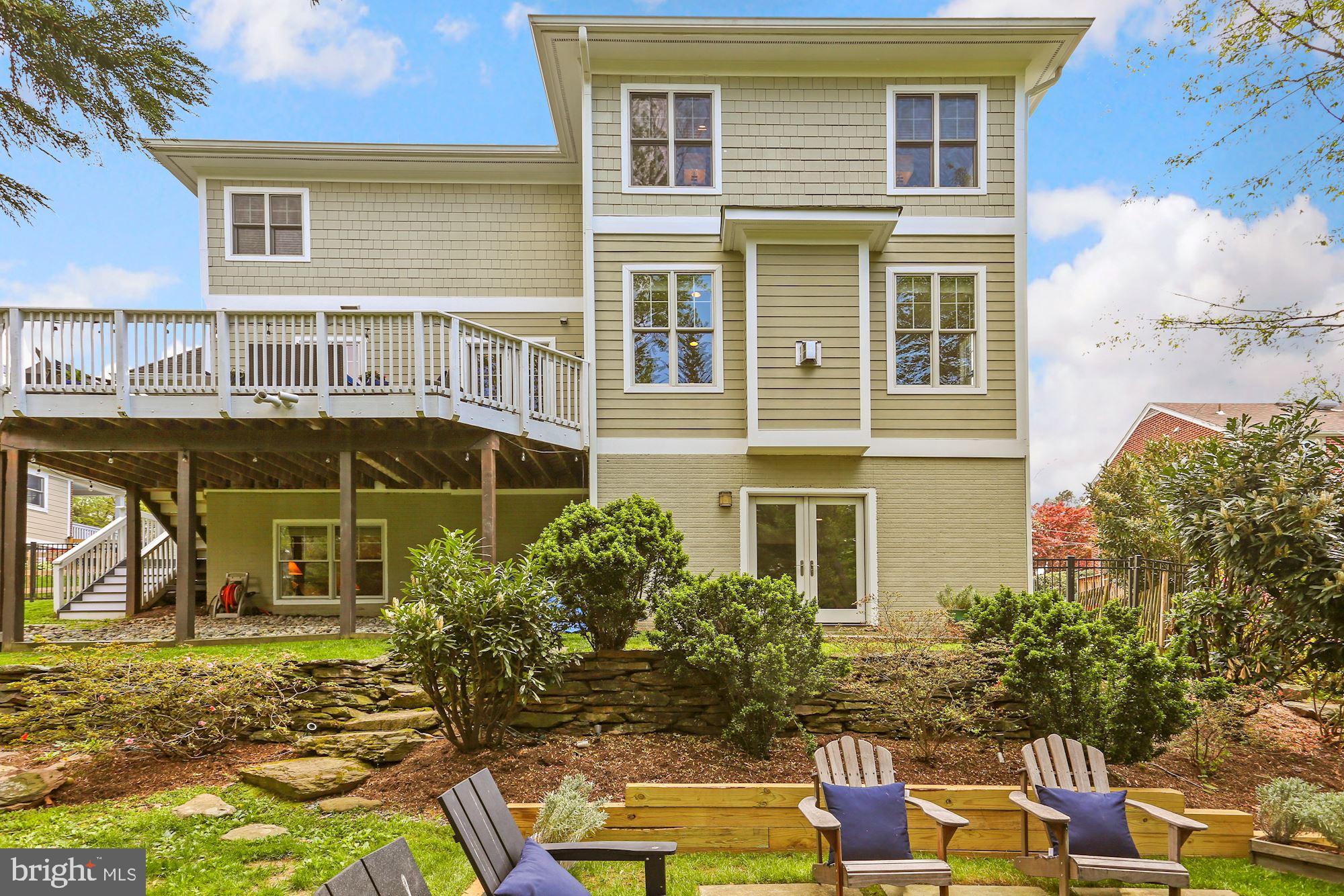 COUNTRY CLUB MANOR - Residential