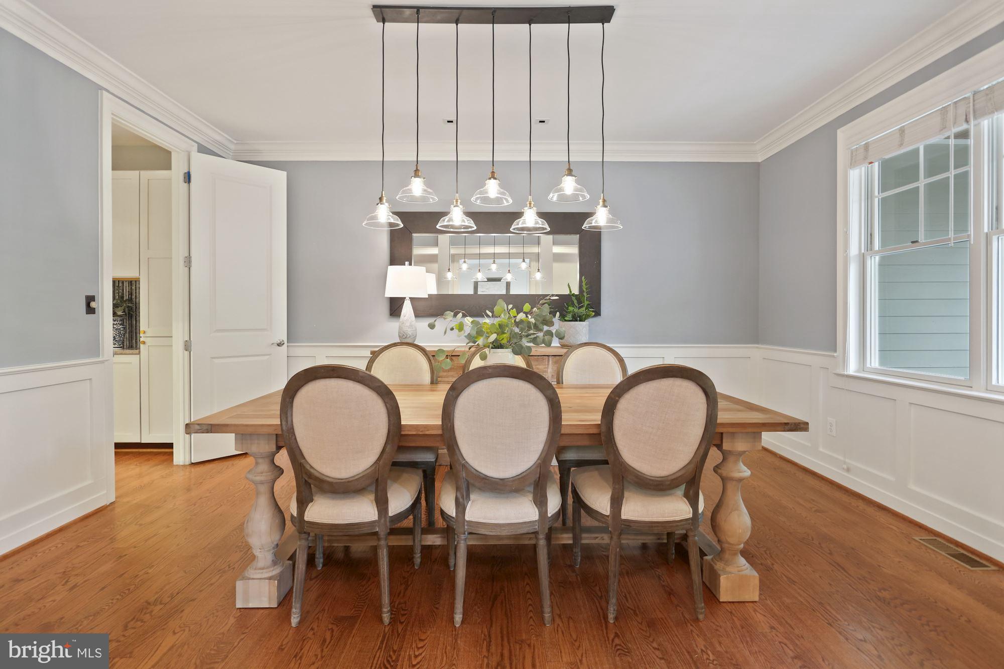 COUNTRY CLUB MANOR - Residential