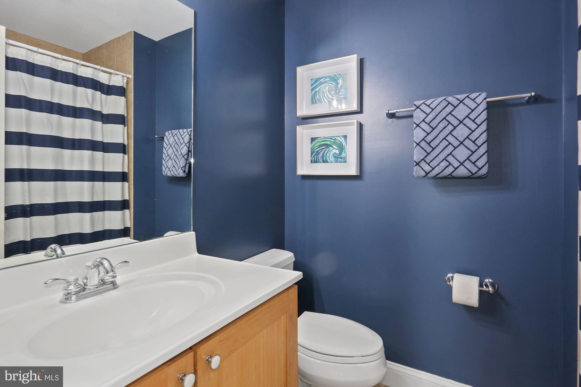 COUNTRY CLUB MANOR - Residential